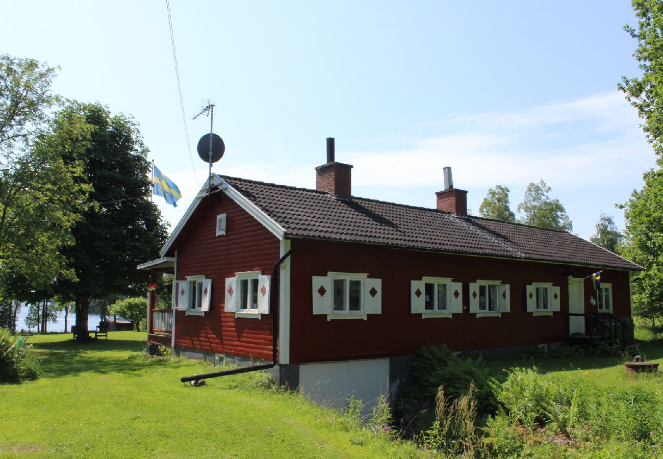 Ferienhaus in Lekeryd - Wunderbares Ferienhaus auf einem Seegrundstück in Småland