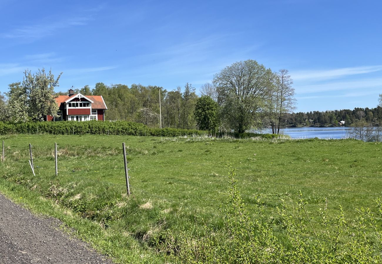 Ferienhaus in Köpmannebro - Einzigartiges Ferienhaus 40 Meter vom Wasser