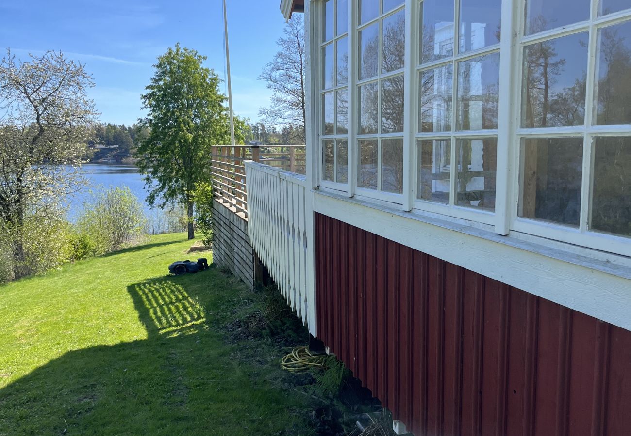 Ferienhaus in Köpmannebro - Einzigartiges Ferienhaus 40 Meter vom Wasser