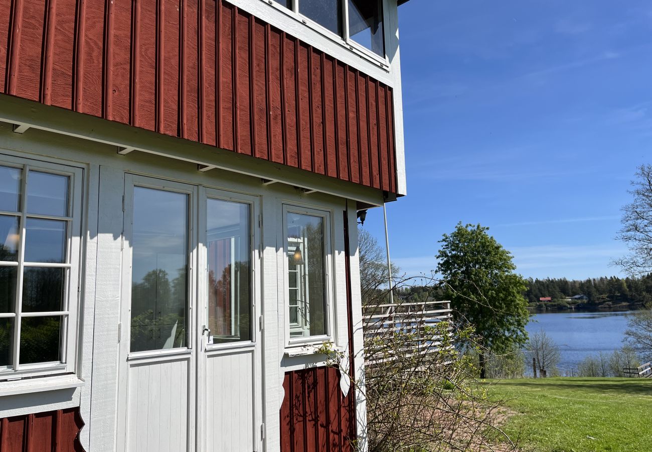 Ferienhaus in Köpmannebro - Einzigartiges Ferienhaus 40 Meter vom Wasser