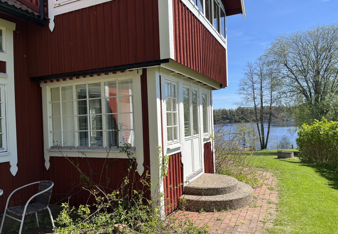 Ferienhaus in Köpmannebro - Einzigartiges Ferienhaus 40 Meter vom Wasser