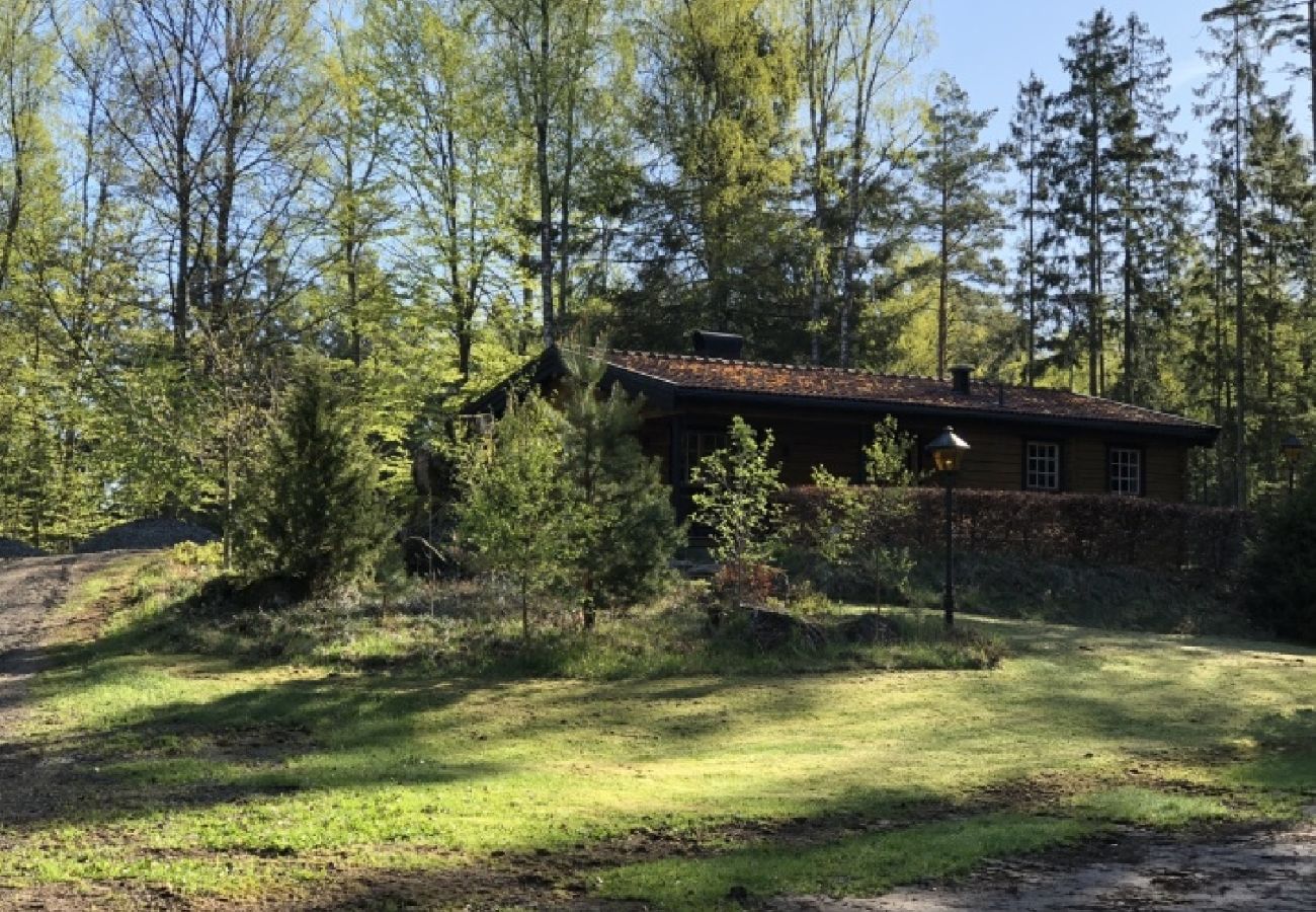 Ferienhaus in Lidhult - Schöne Ferienhaus-Blockhütte zwischen den See Bolmen und Unnen mit eigenem Boot