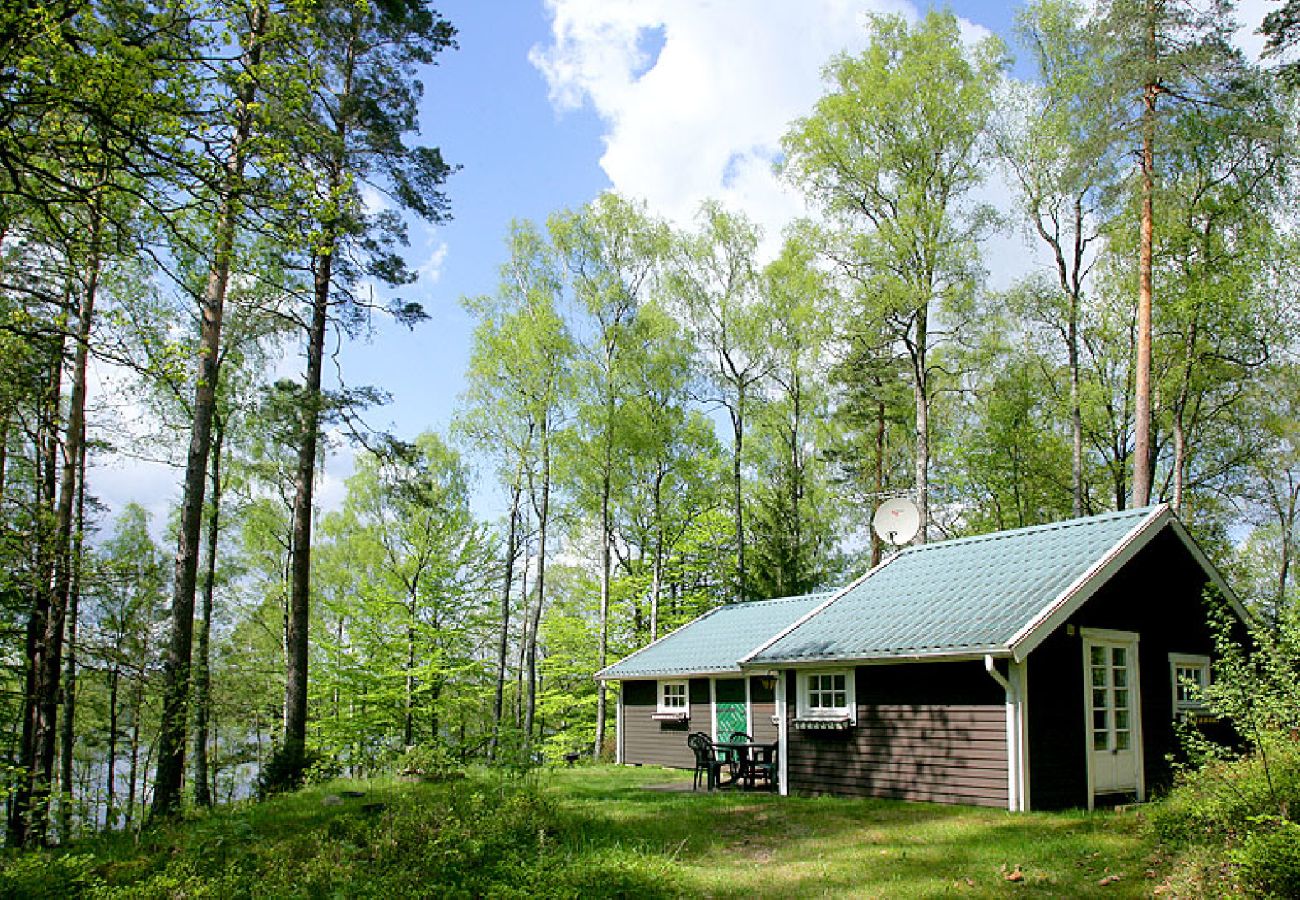 Ferienhaus in Röke - Urlaub an einem Waldsee in Skåne mit Boot