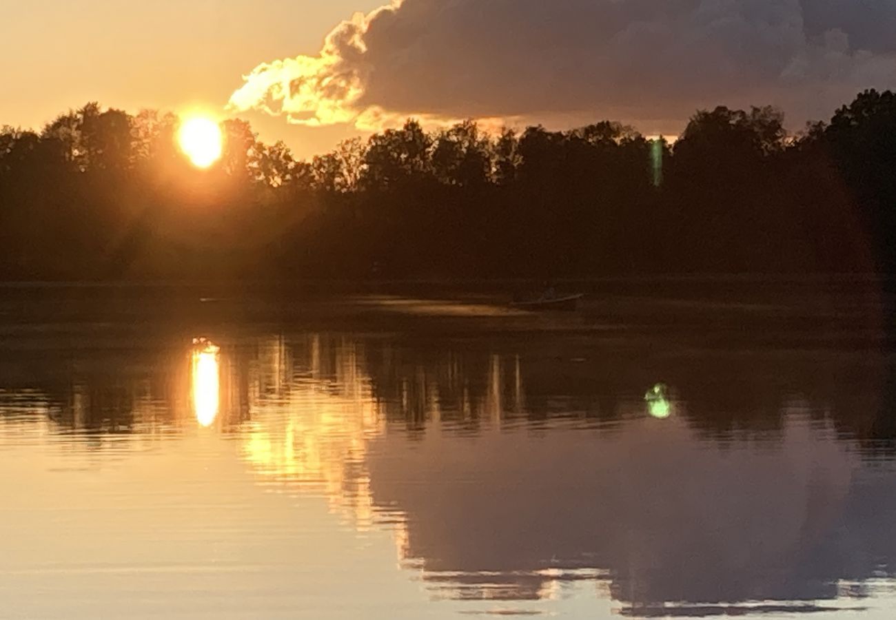 Ferienhaus in Röke - Urlaub an einem Waldsee in Skåne mit Boot