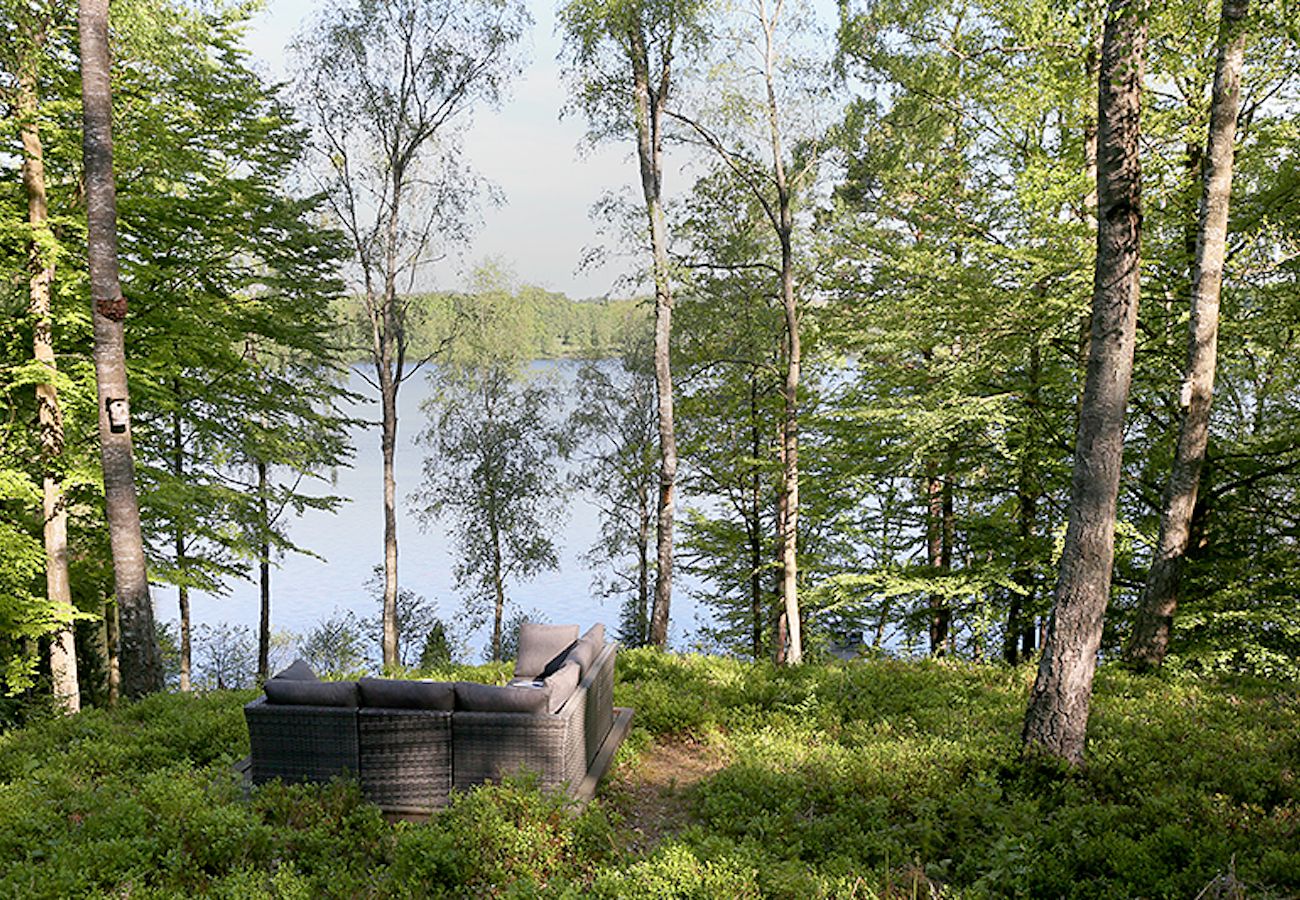 Ferienhaus in Röke - Urlaub an einem Waldsee in Skåne mit Boot