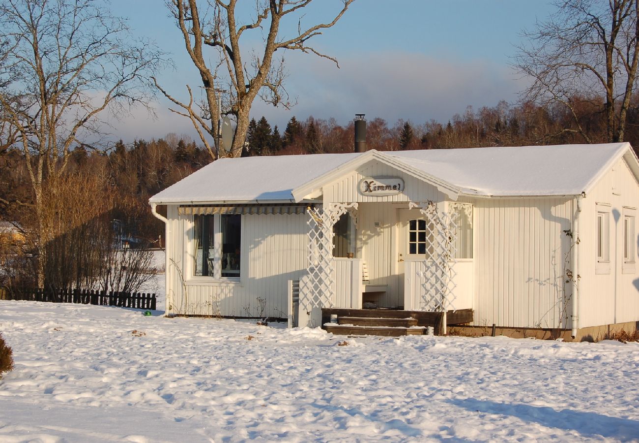 Ferienhaus in Ulricehamn - Schönes Ferienhaus in einer Ferienanlage mit Seeblick und 2 Schlafzimmern