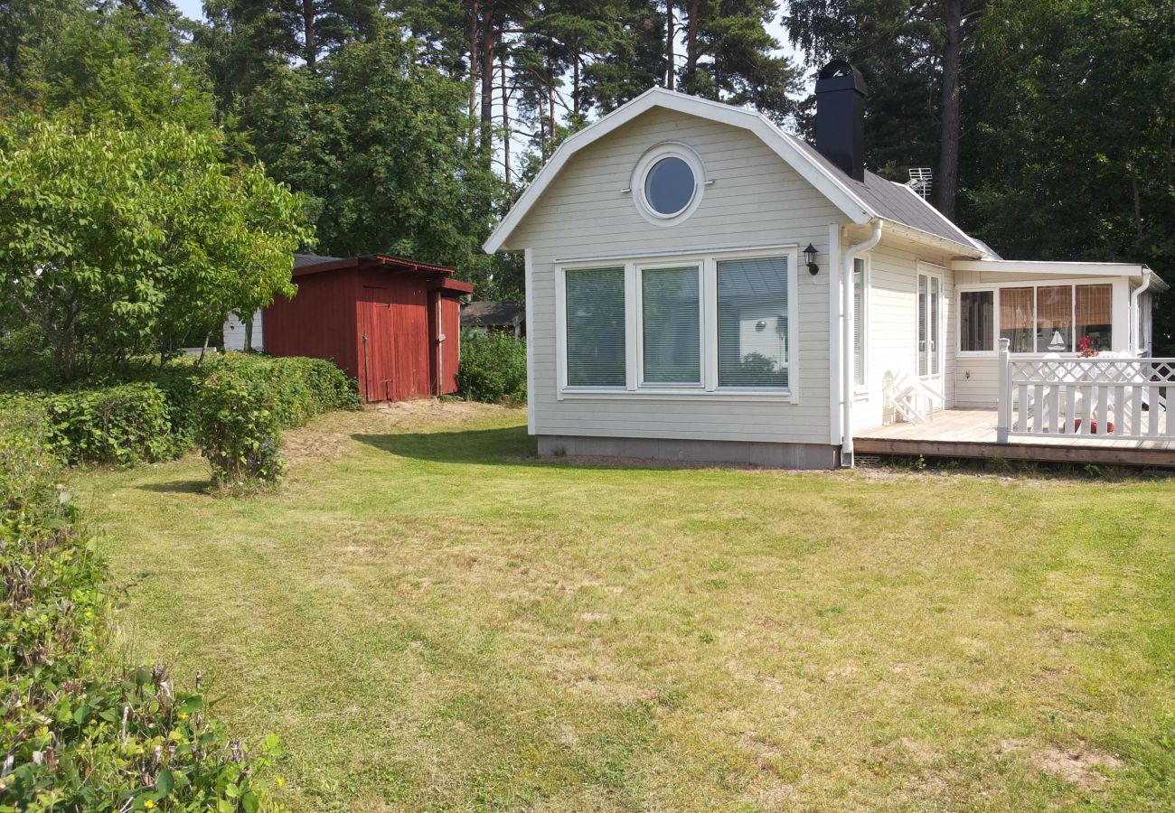 Ferienhaus in Källby - Ferienhaus in Traumlage 30 Meter vom See Vänern