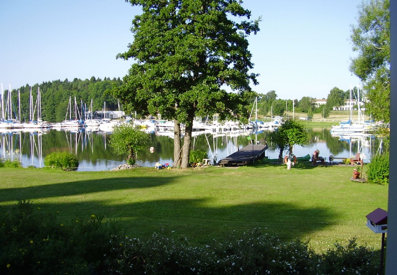 Ferienhaus in Bålsta - Luxuriöse Villa am See ganz in der Nähe von Stockholm