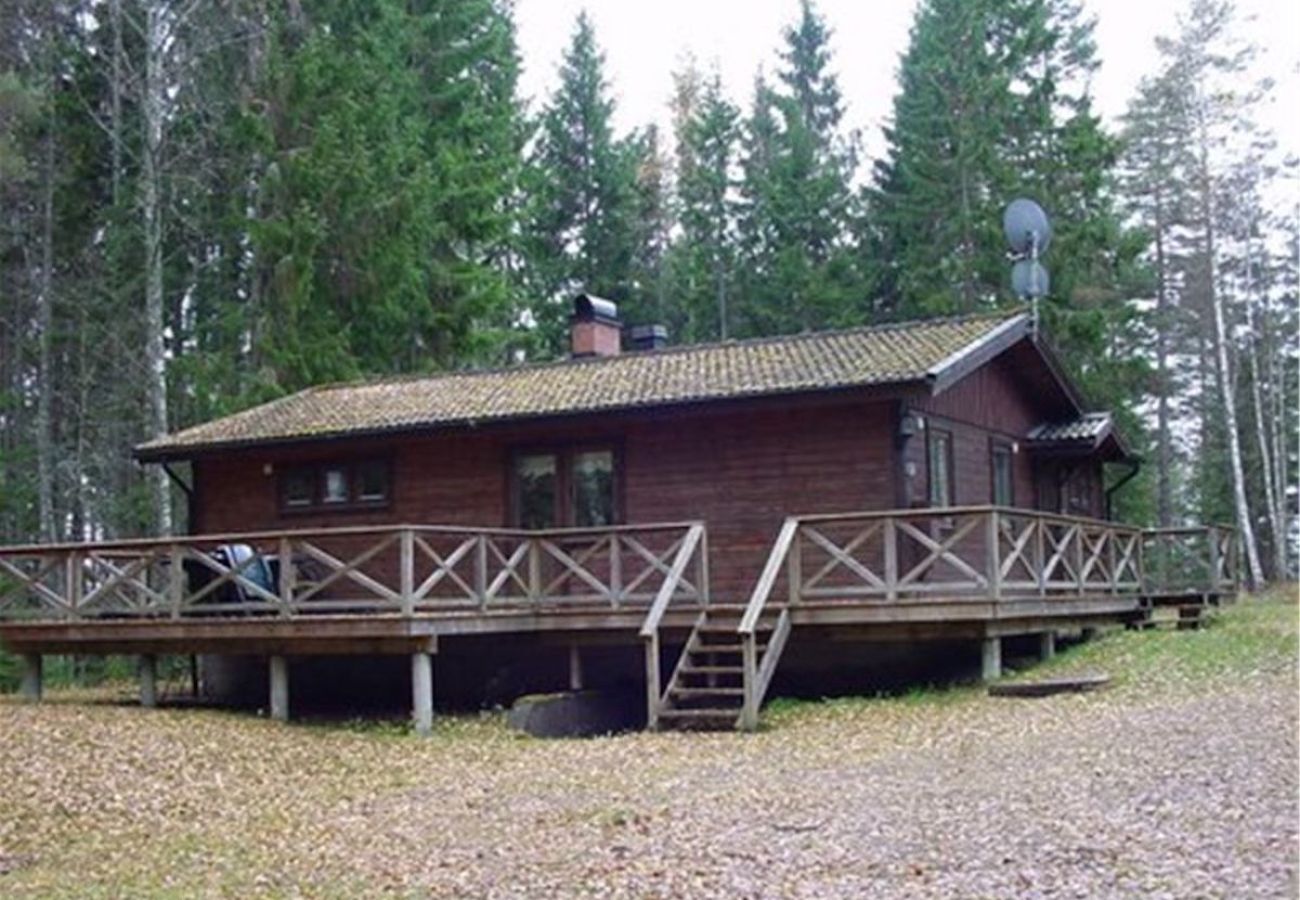 Ferienhaus in Årjäng - Wildnis- und Angelurlaub am See mit Boot & Sauna im wunderschönen Värmland