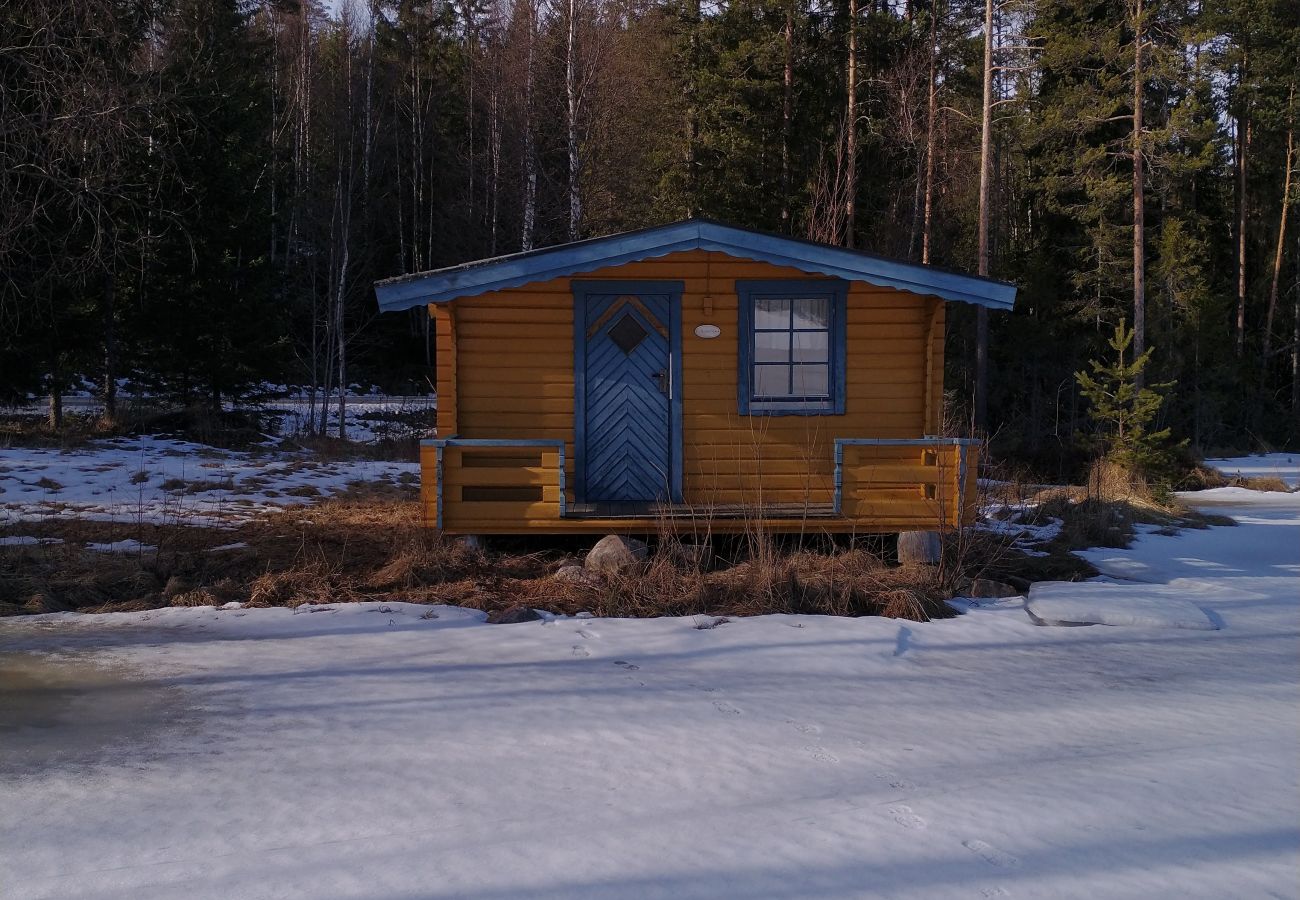 Ferienhaus in Kopparberg - Miniferienhaus an einem Weiher in Bergslagen