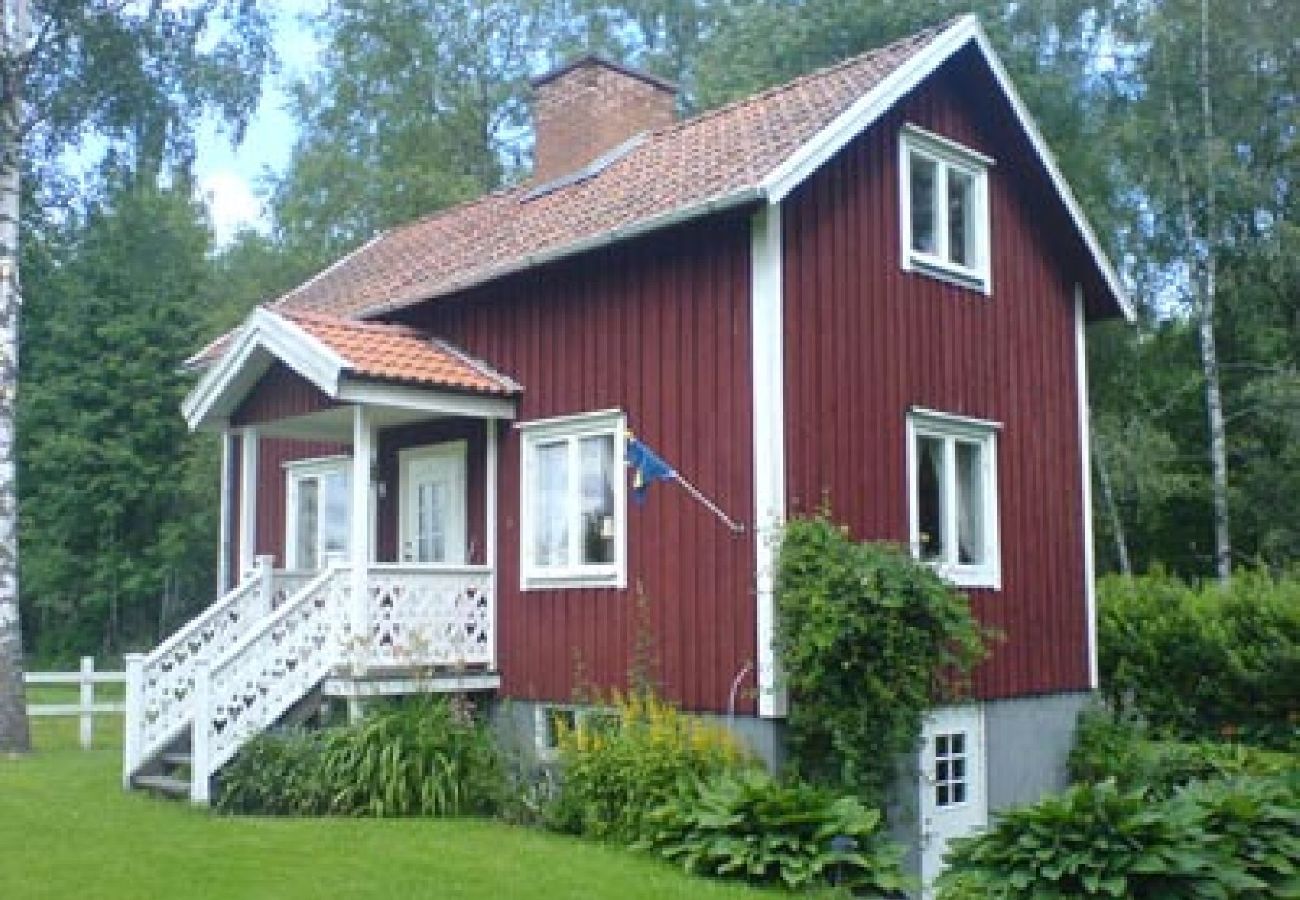 Ferienhaus in Eksjö - Ferienhaus  nur 100 Meter vom See 