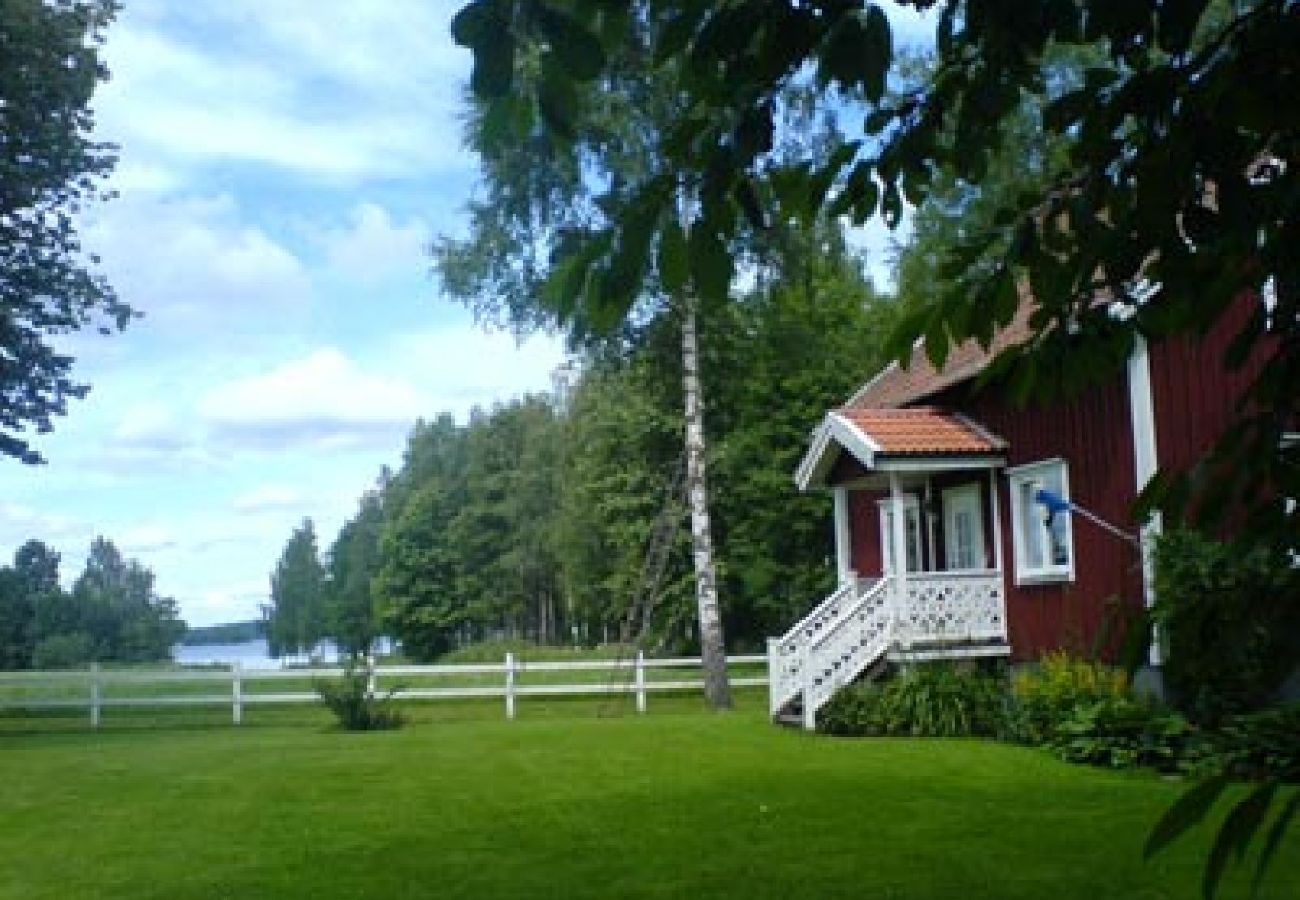 Ferienhaus in Eksjö - Ferienhaus  nur 100 Meter vom See 