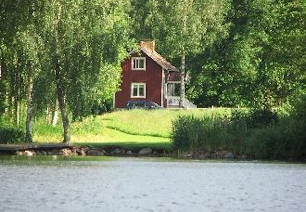 Ferienhaus in Eksjö - Ferienhaus  nur 100 Meter vom See 