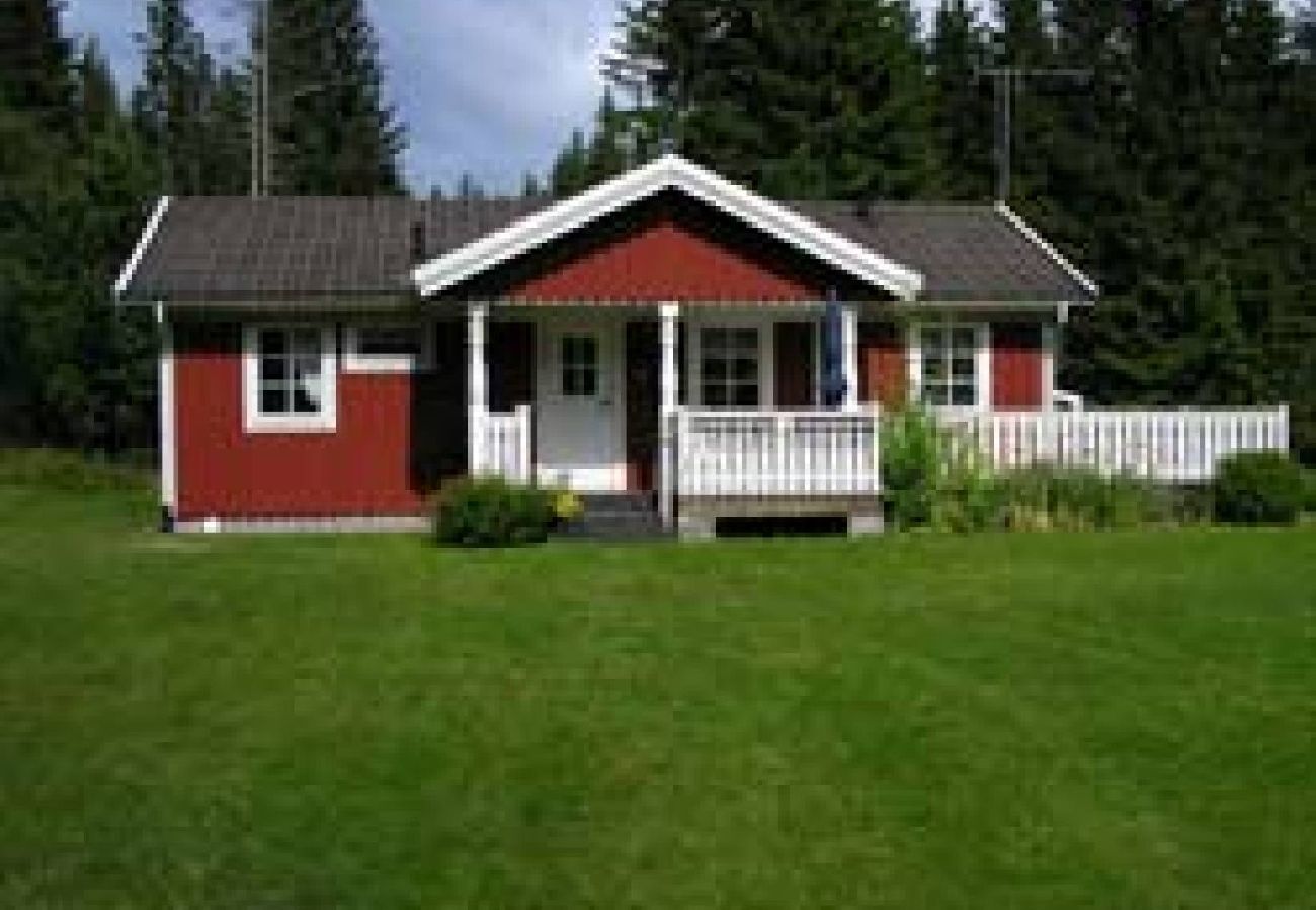 Ferienhaus in Norrhult - Typisch rot-weisses Ferienhaus auf dem Lande in Småland