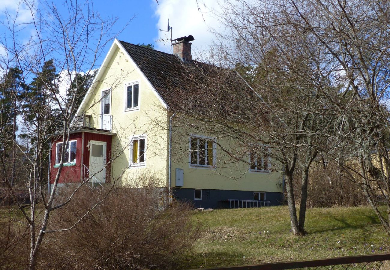 Ferienhaus in Ruda - Schönes Ferienhaus am Waldrand bei Högsby