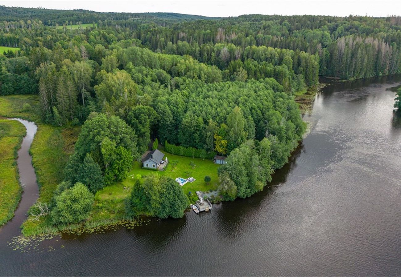 Ferienhaus in Kil - Ferienhaus auf einem Wassergrundstück in Alaska ähnlicher Natur