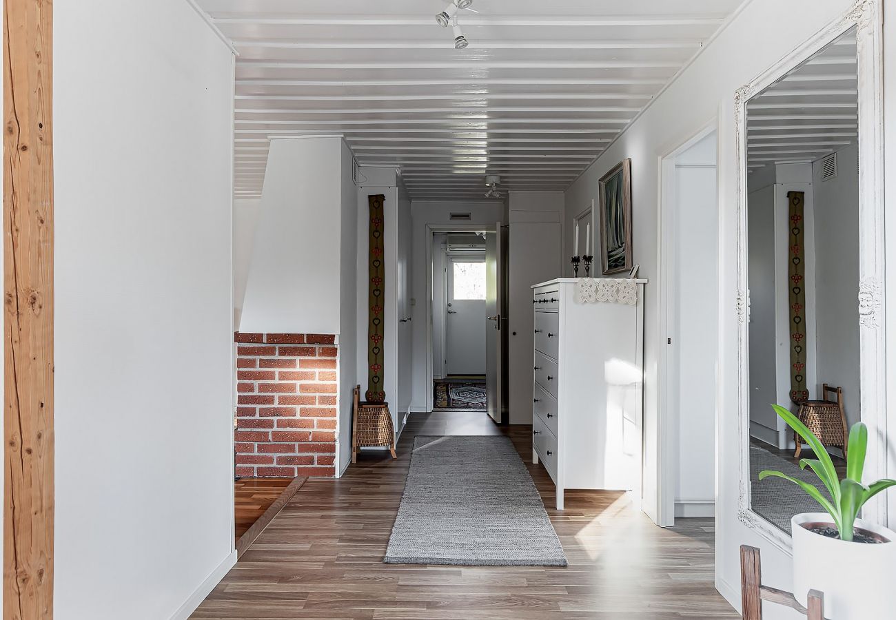 Ferienhaus in Vålarö - Fantastische Lage am Meer mit Pool und Inga Lindström um die Ecke