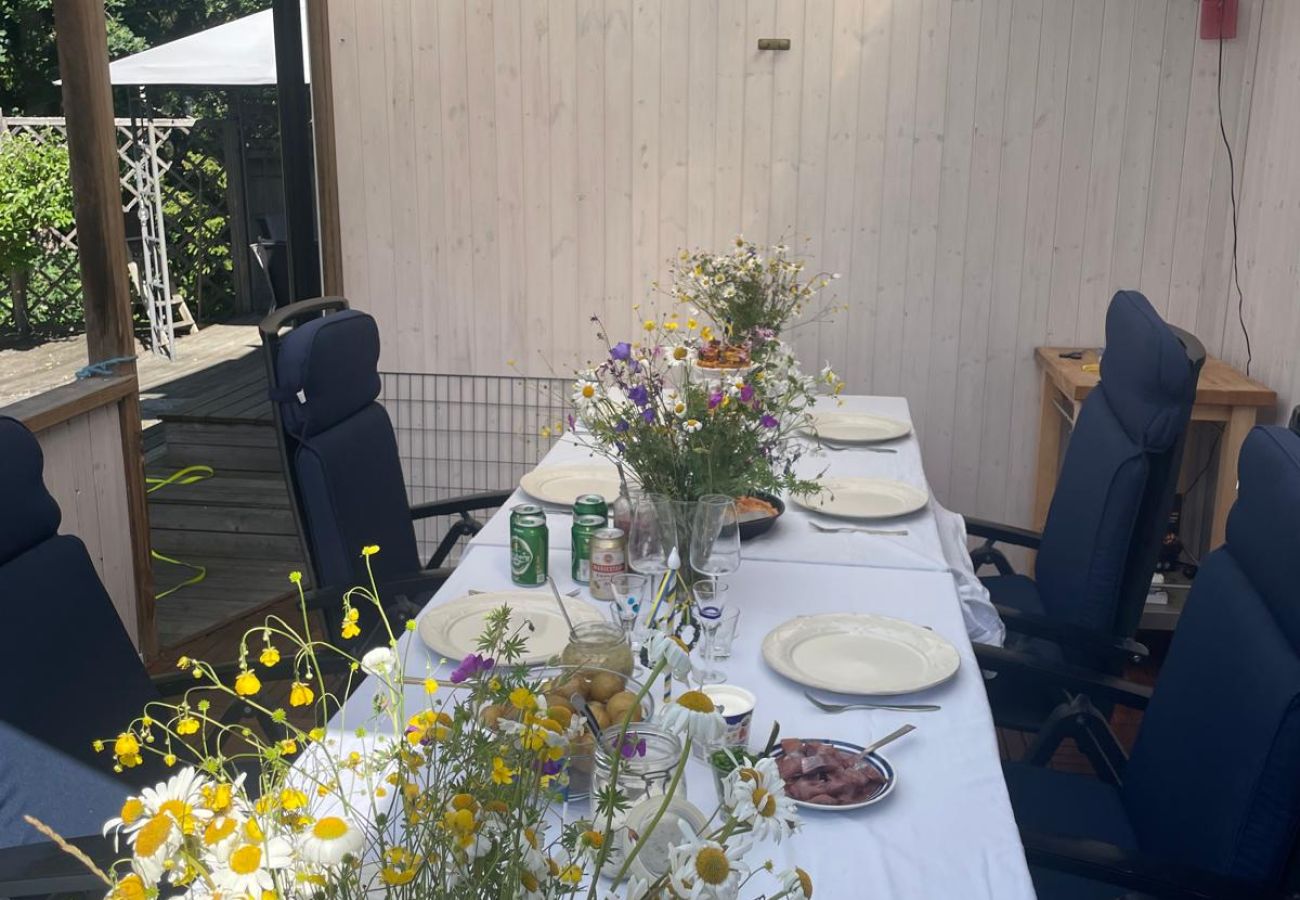 Ferienhaus in Vålarö - Fantastische Lage am Meer mit Pool und Inga Lindström um die Ecke