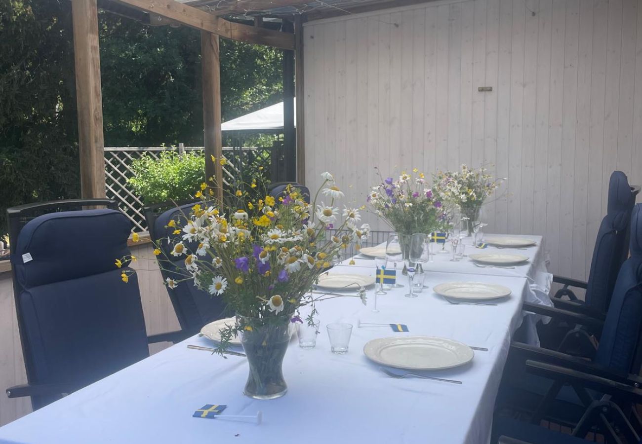 Ferienhaus in Vålarö - Fantastische Lage am Meer mit Pool und Inga Lindström um die Ecke