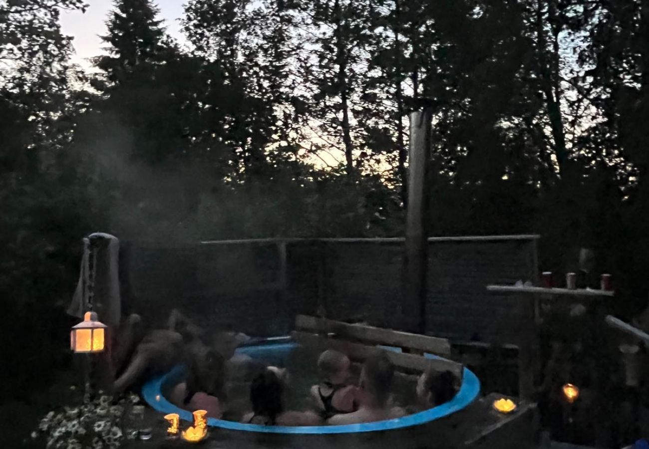 Ferienhaus in Vålarö - Fantastische Lage am Meer mit Pool und Inga Lindström um die Ecke