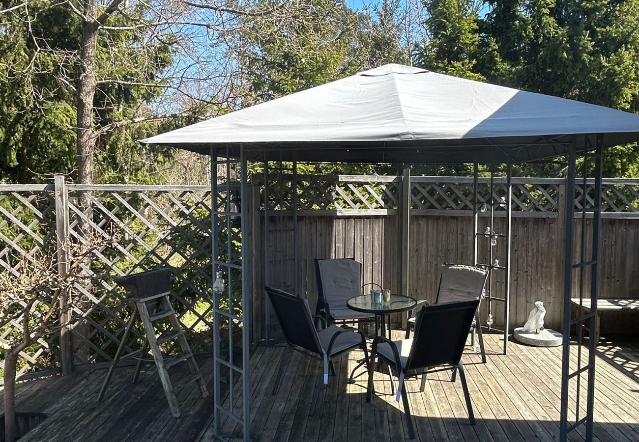 Ferienhaus in Vålarö - Fantastische Lage am Meer mit Pool und Inga Lindström um die Ecke