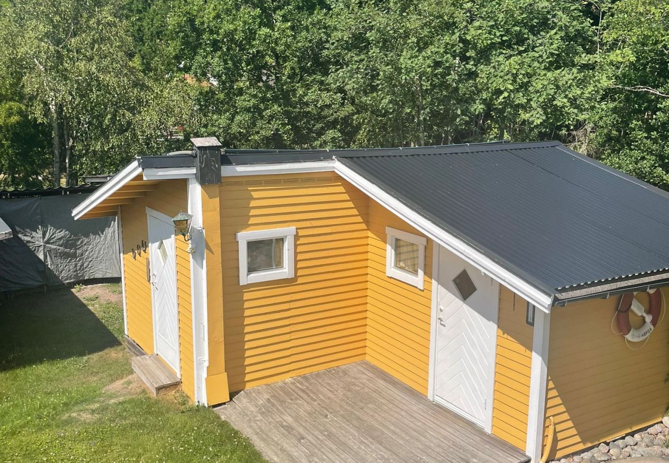 Ferienhaus in Vålarö - Fantastische Lage am Meer mit Pool und Inga Lindström um die Ecke