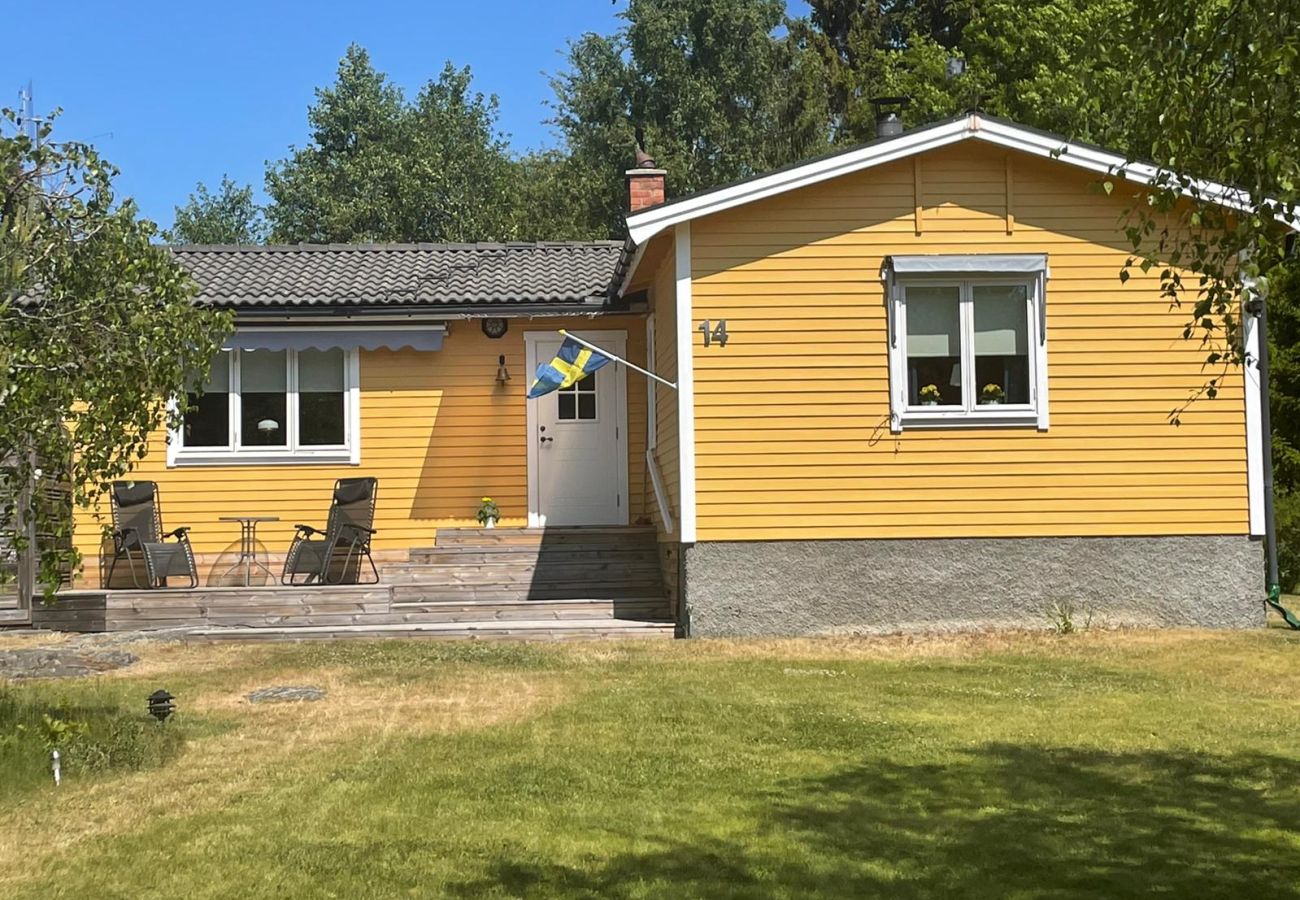 Ferienhaus in Vålarö - Fantastische Lage am Meer mit Pool und Inga Lindström um die Ecke