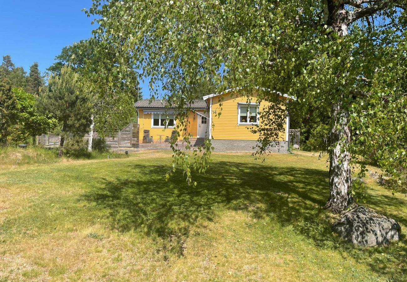 Ferienhaus in Vålarö - Fantastische Lage am Meer mit Pool und Inga Lindström um die Ecke