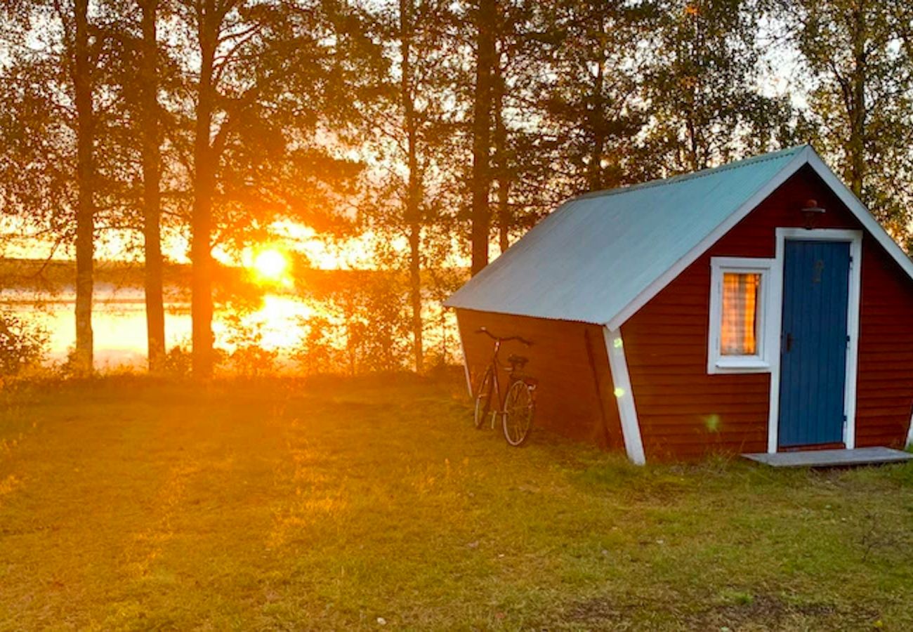 Ferienhaus in Gargnäs - Camping Hütte am Wasser mit Wlan