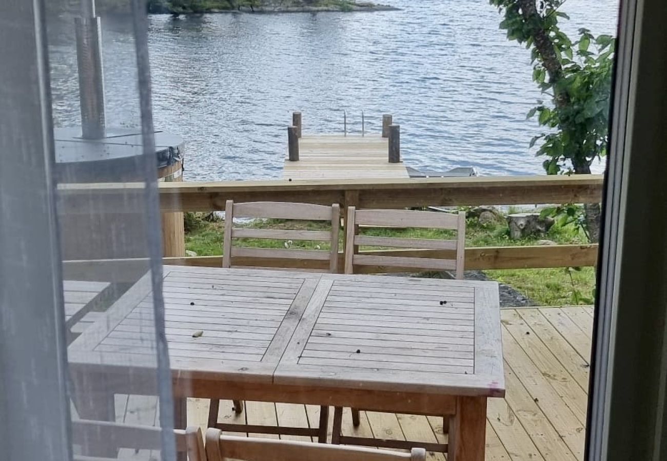 Ferienhaus in Vena - Traumurlaub am See in Småland mit Sauna, Badetonne und Boot