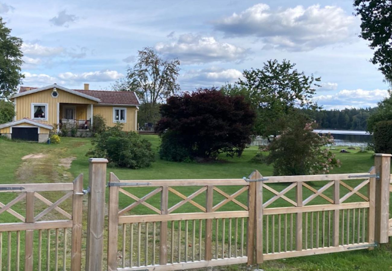 Ferienhaus in Ryd - Wunderbare Ferienhauslage direkt am See in Småland