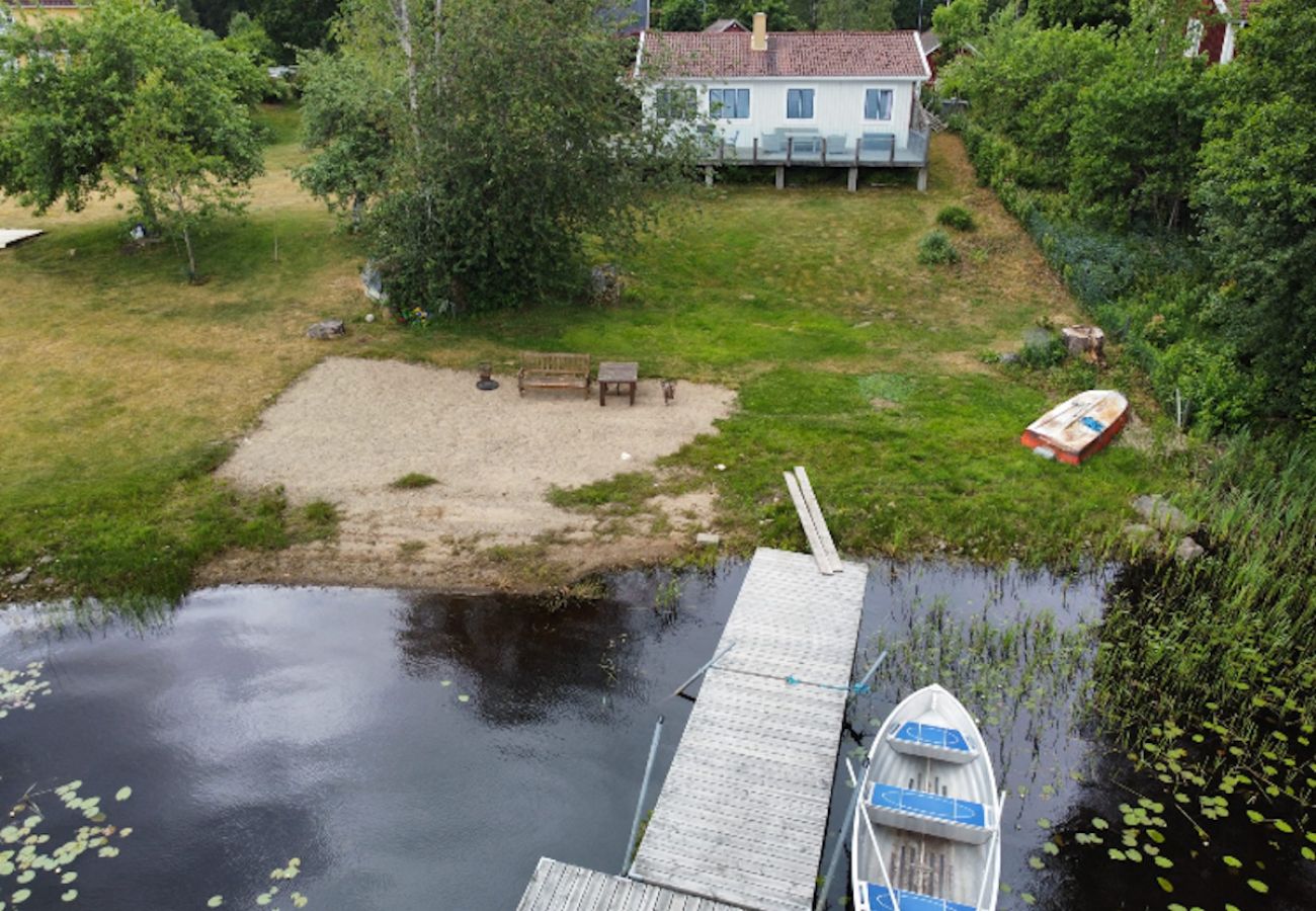 Ferienhaus in Ryd - Wunderbare Ferienhauslage direkt am See in Småland