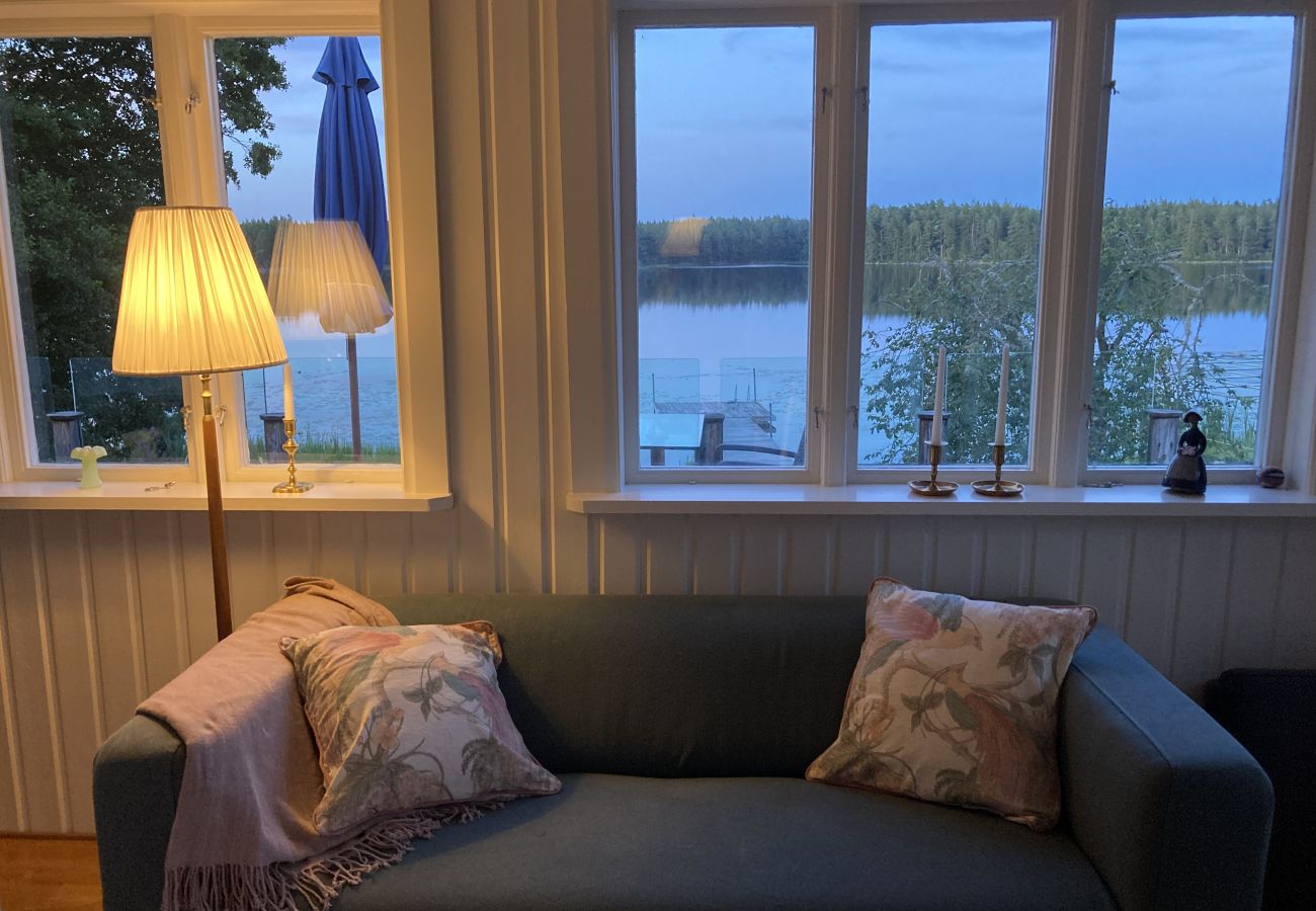 Ferienhaus in Ryd - Wunderbare Ferienhauslage direkt am See in Småland