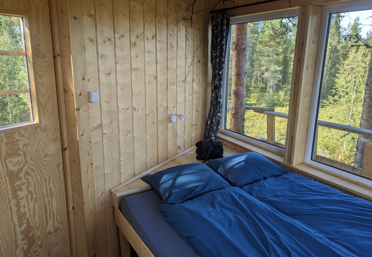 Ferienhaus in Arvidsjaur - Hoch in den Bäumen in Nordschweden  mit Seeblick und Elchen unter der Terrasse