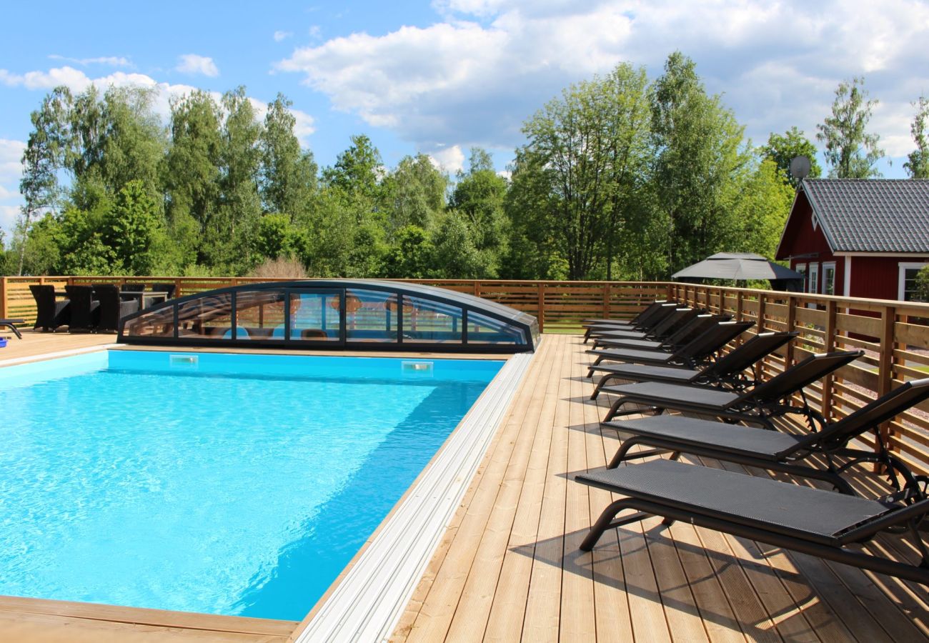 Ferienhaus in Väckelsång - Ferienhaus-Traum am See mit Pool, Internet och Motorboot