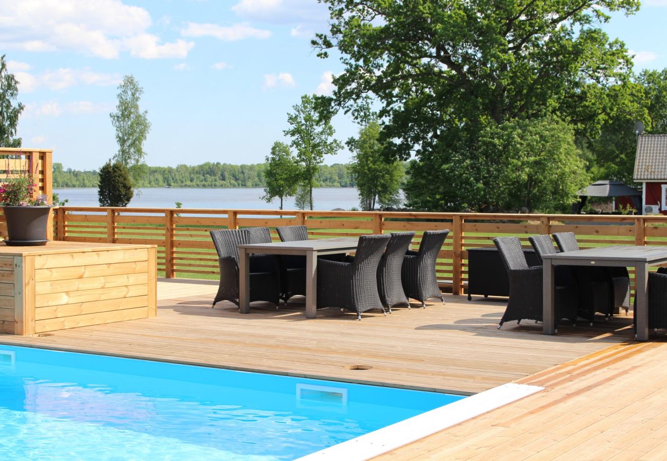 Ferienhaus in Väckelsång - Ferienhaus-Traum am See mit Pool, Internet och Motorboot