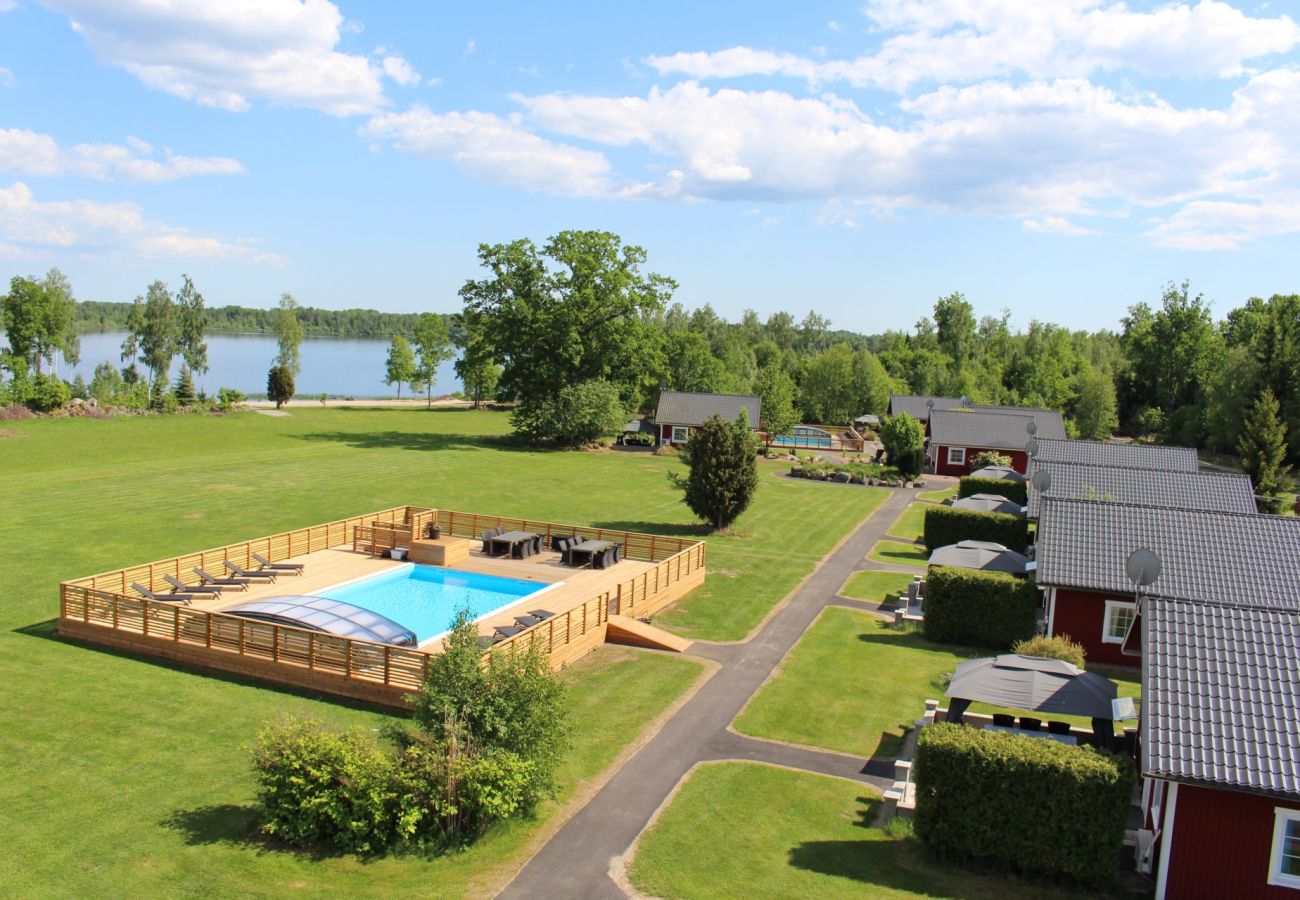 Ferienhaus in Väckelsång - Ferienhaus-Traum am See mit Pool, Internet och Motorboot