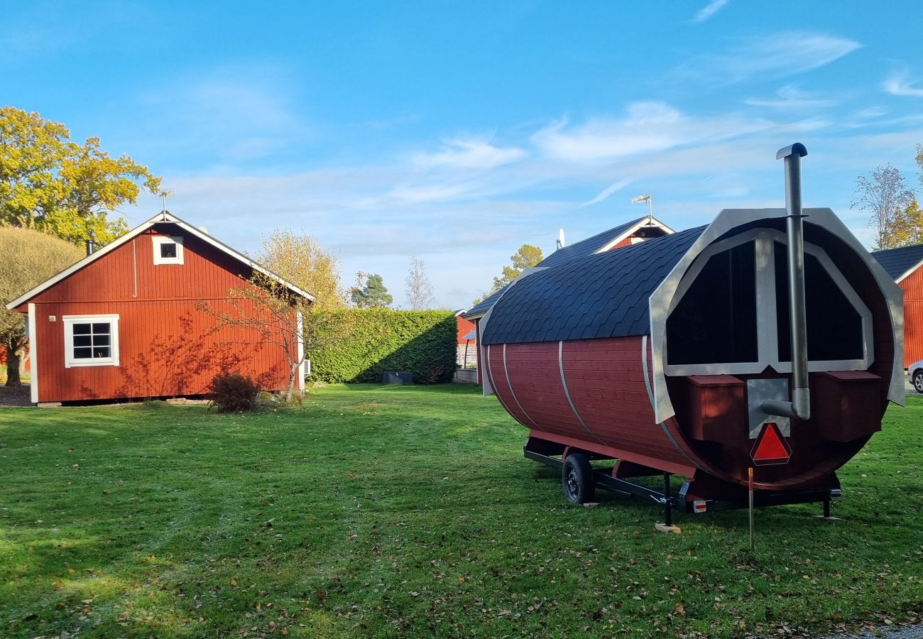 Ferienhaus in Väckelsång - Ferienhaus-Traum am See mit Pool, Internet, Sauna, Kamin och Motorboot