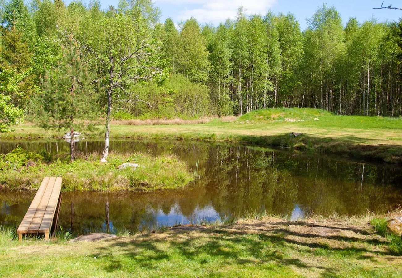 Ferienhaus in Ljungby - Schönes Ferienhaus in Seenähe mit eigenen Teich, Sauna, Kanu und Internet