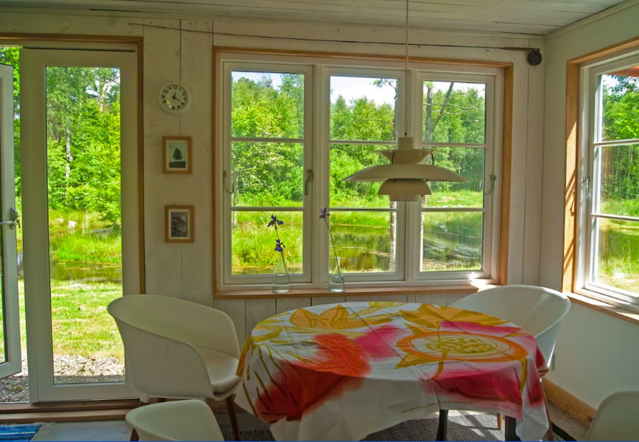 Ferienhaus in Ljungby - Schönes Ferienhaus in Seenähe mit eigenen Teich, Sauna, Kanu und Internet