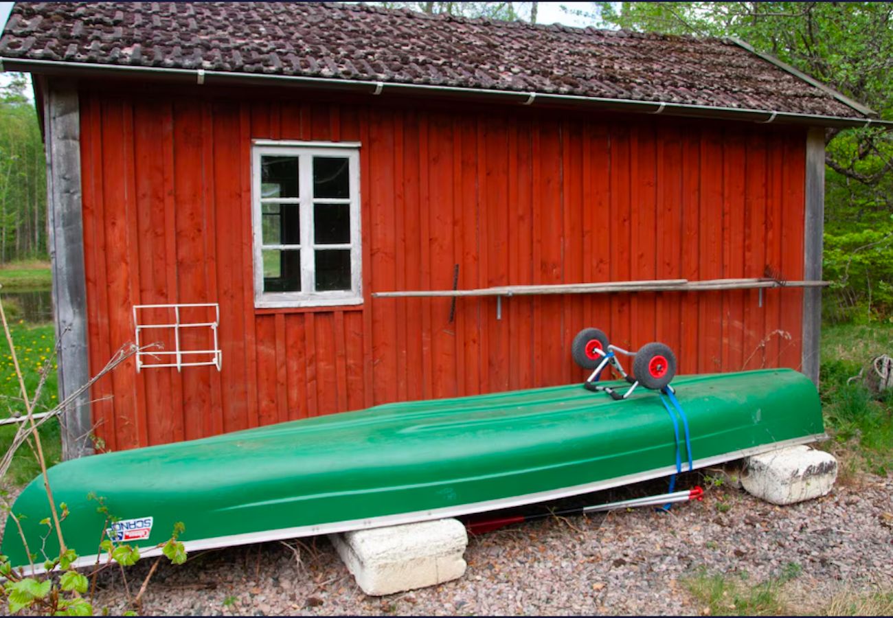 Ferienhaus in Ljungby - Schönes Ferienhaus in Seenähe mit eigenen Teich, Sauna, Kanu und Internet