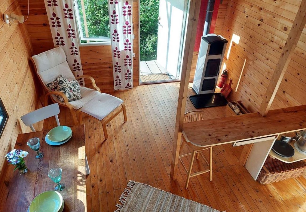 Ferienhaus in Torestorp - Natururlaub in Schwedens südlichster Wildnis, umgeben von Wald und See.