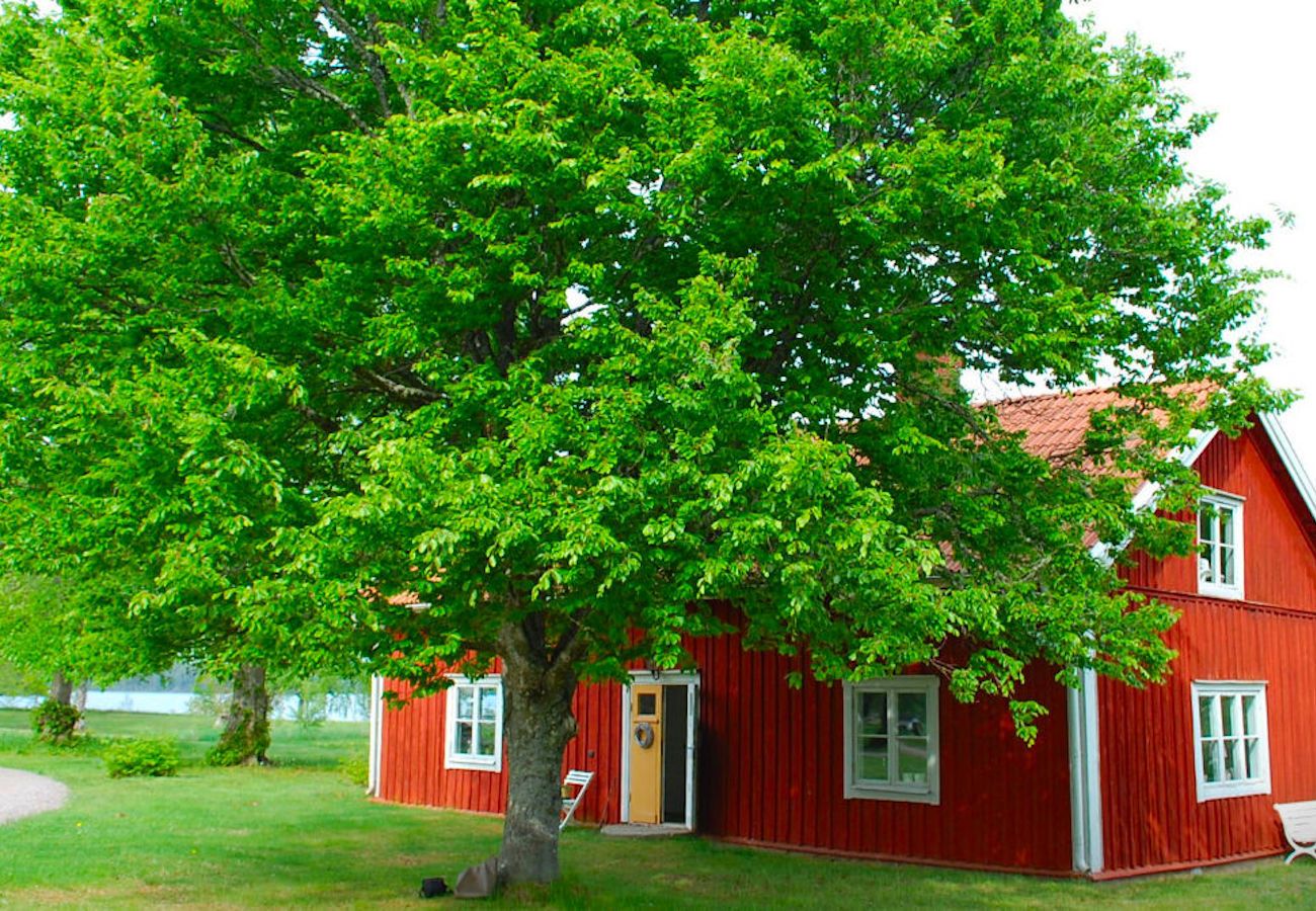 Ferienhaus in Ydre - Urlaub direkt am See Östra Lägern