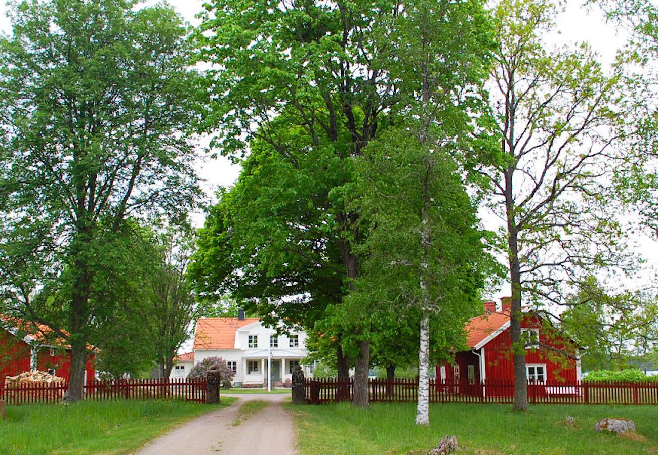 Ferienhaus in Ydre - Urlaub direkt am See Östra Lägern