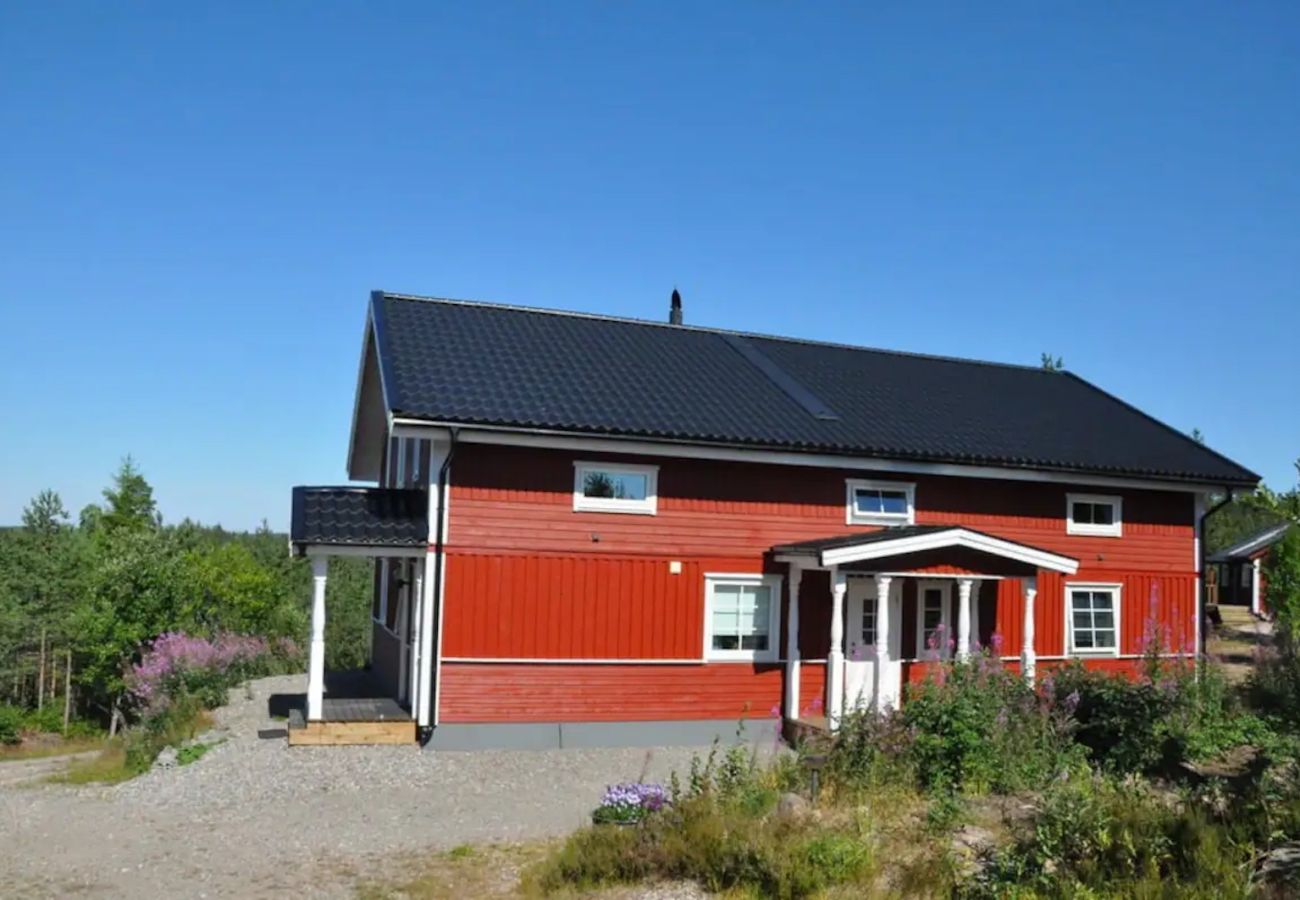 Ferienhaus in Bäckefors - Dalsland Urlaub im grossen Ferienhaus am See in fantastischer Natur