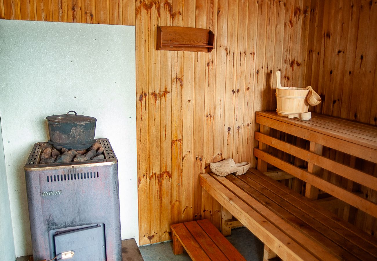 Ferienhaus in Vissefjärda - Grosses modernes Ferienhaus mitten im Wald und am See mit riesiger Terrasse