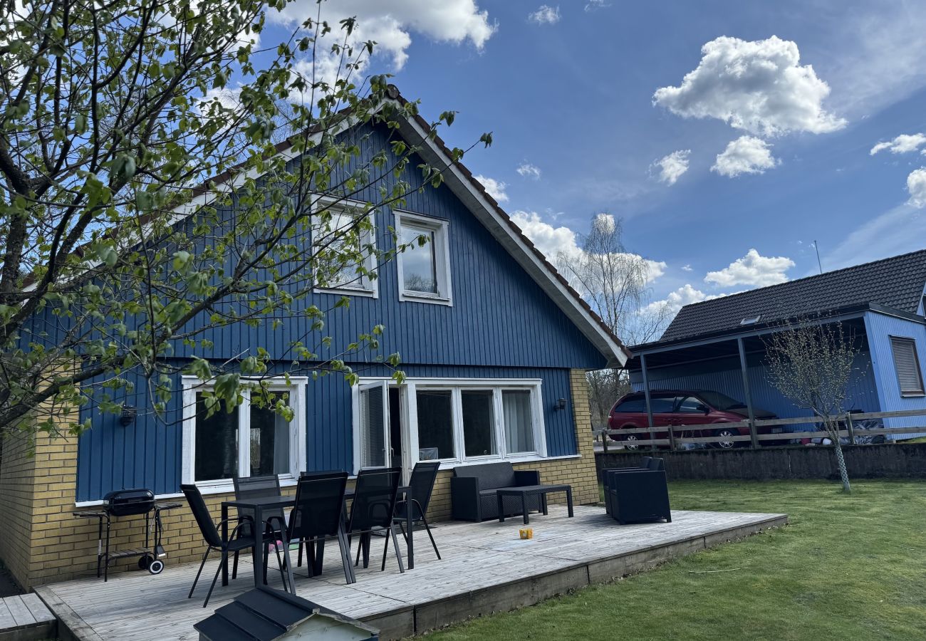 Ferienhaus in Älvsered - Zweistöckiges Ferienhaus mit großem Garten in der Nähe eines Sees und mehrerer schöner Naturschutzgebiete