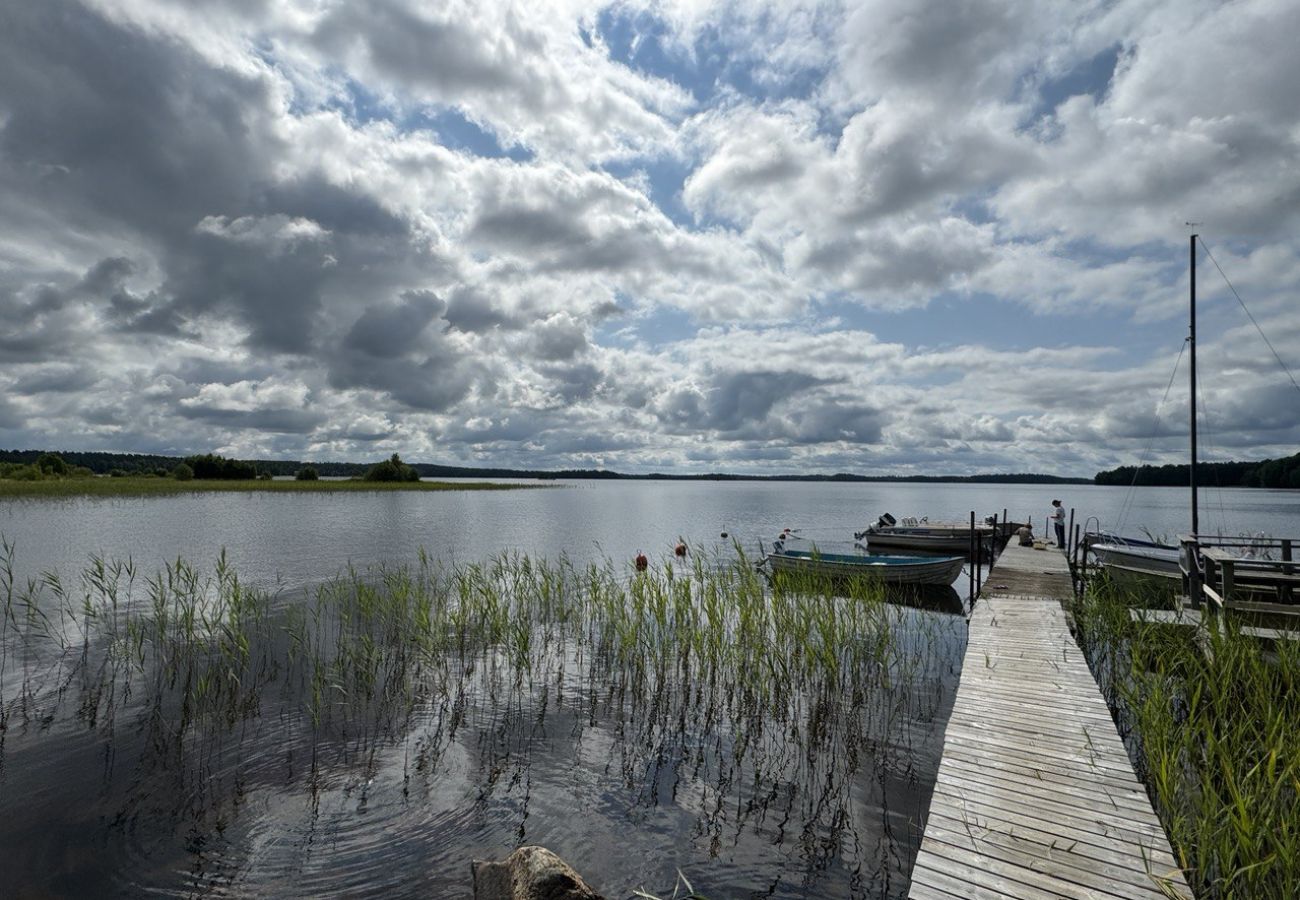 Ferienhaus in Hovmantorp - Grosses Ferienhaus direkt am See