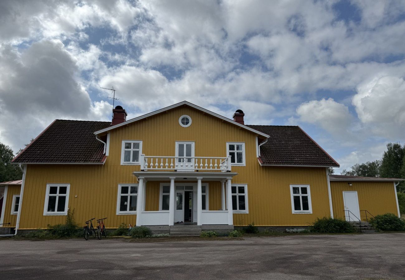 Ferienhaus in Hovmantorp - Grosses Ferienhaus direkt am See