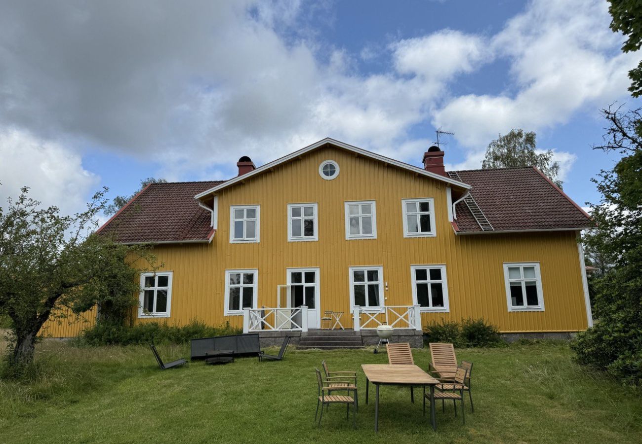 Ferienhaus in Hovmantorp - Grosses Ferienhaus direkt am See